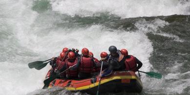 river_raft_baad_sejle_flod_vand.jpg
