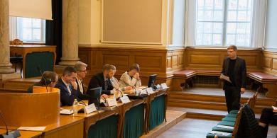 debat-panel.jpg