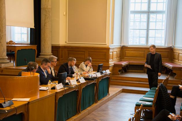 debat-panel.jpg